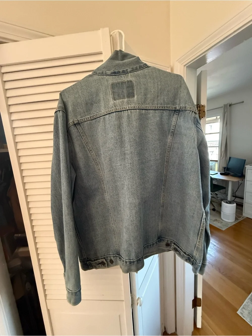 Levi's Light Wash Denim Jacket in Blue